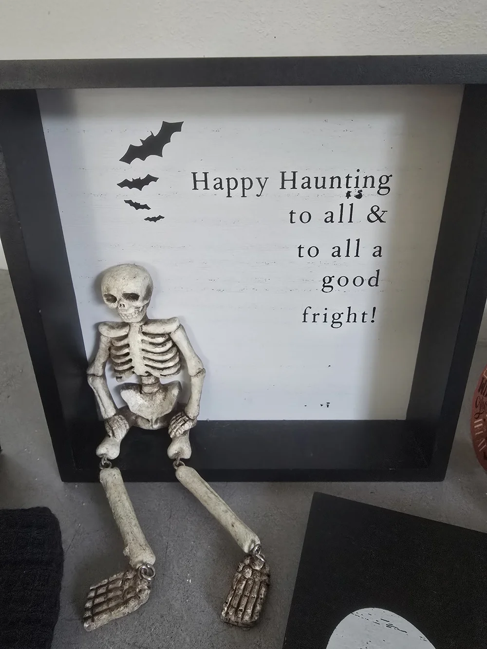 10 Piece Halloween Bundle. Signs, Lights And Towels.